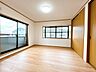 収納：【リフォーム完成】2階和室写真。こちらの和室は洋室に変更致しました。客間やお子様の遊び場、将来の寝室などライフスタイルに合わせて活用できます。床フローリング張、クロス張替、照明交換致します。