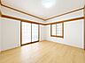 室内：【内外装リフォーム完成】1階6帖洋室写真です。家具などが置きやすいように畳からフローリングへ変更します。天井壁クロス貼り替え、フローリング張り替え、照明交換、他。