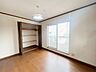 室内：【リフォーム中10/5更新】2階洋室約6帖です。お子さまのお部屋にいかがでしょうか。クロス張替え・網戸張替、照明器具交換、他。