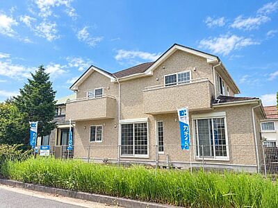 外観:【期間限定10/12まで現況販売】庭木伐採予定です。 外観:【期間限定10/12まで現況販売】庭木伐採予定です。