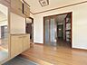 玄関：【玄関】玄関内観の別アングル写真です。