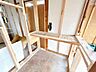 室内：【リフォーム中写真9/20更新】LDKには作業する方に嬉しいデスク付き。コンセントも設置予定です。ご自分の趣味スペースとしての活用もできます。