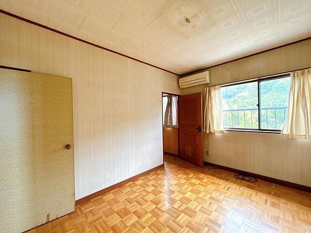 室内 藤岡市立石1010-8