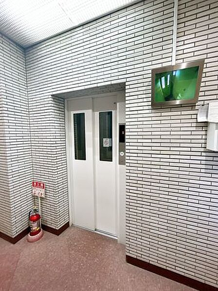 【エレベーター】マンションのエレベーターです。2基あるので出勤時間などエレベーターが混む時間帯も安心ですね。