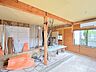 室内：【リフォーム中】調理場を取込、家族がゆったりと過ごせるLDKへリフォーム。玄関から各居室へ向かう際にLDKを通る間取りのため、ご家族が自然と顔を合わせる機会が増え、会話の弾む住まいに生まれ変わります