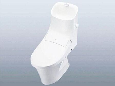【同仕様写真】毎日使用するトイレ洗浄便座付きトイレに新品交換予定。クロスやフロアの張替を一緒にすることで清潔感のある空間に。直接肌に触れる部分は新品がいいですね。
