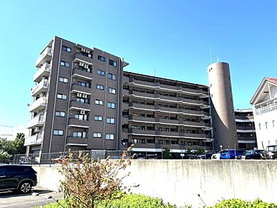 外観：【住宅ローン減税対象】価格には消費税を含みます。自社物件につき随時ご案内可能。内覧希望の方はお電話ください。