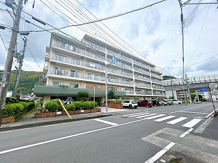 価格には消費税を含みます。自社物件につき随時ご案内可能。内覧希望の方はお電話ください。