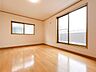 洋室：【リフォーム後/2階洋室（3）6帖】床のクリーニング・ワックスがけを行います。あわせて壁・天井のクロスを張り替え、お部屋全体を明るく心地よい空間へとリフォームしていきます。