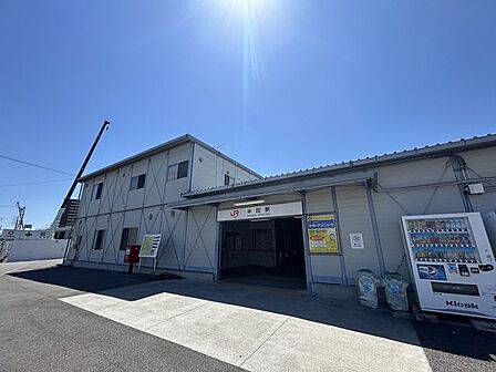 半田駅(JR東海 武豊線) 徒歩8分。 640m