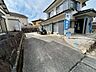駐車場：【リフォーム済】駐車場写真です。車庫は解体しました。縦列で2台駐車可能です。