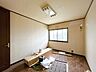 洋室：【リフォーム中】2階東側洋室です。天井・壁はクロス張替えを行います。
