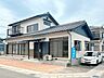 駐車場：【リフォーム済】南側から見た外観写真です。駐車場を3台停めれるように塀をカットし、駐車場を拡張しました。玄関までも近いため、お買い物をたくさんした日でもすぐに家の中に入れることができます。