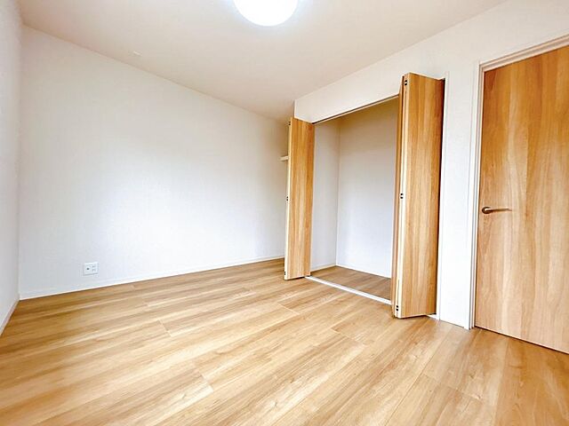 室内 富山市本郷町145-12