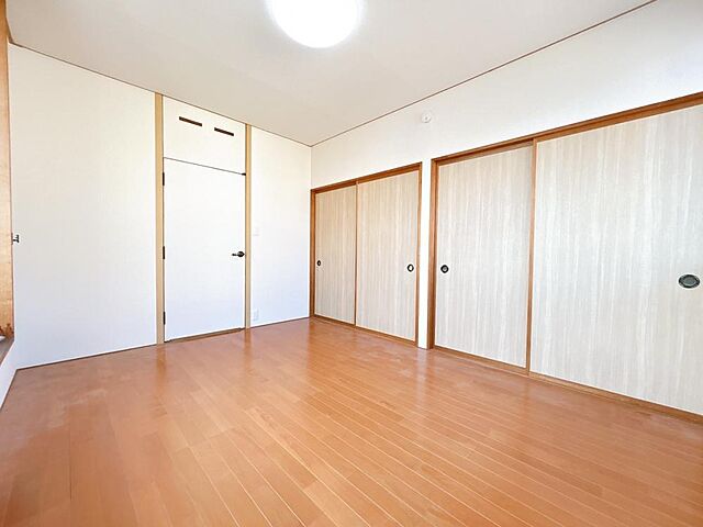 室内 富山市津羽見56