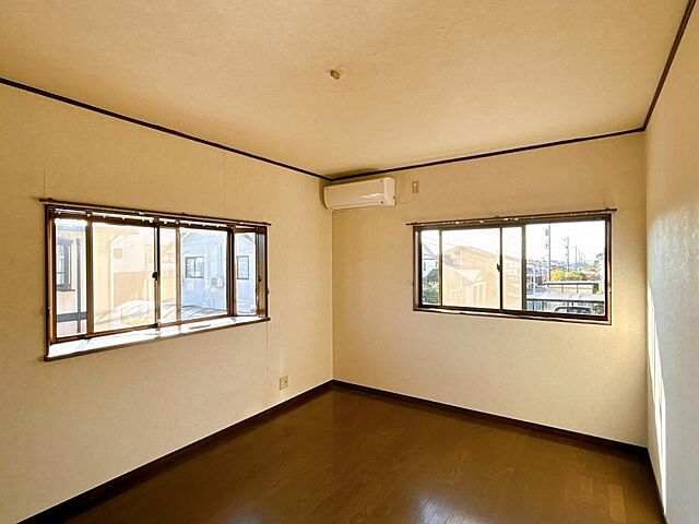 室内 富山市田畠240-16