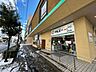 周辺：ファミリーマート金沢菊川 マルエー幸町店まで約650ｍ。 450m
