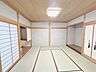 室内：【リフォーム中】1階和室8畳間です。障子・襖の張替え、畳の表替えを行い壁は和風クロスで仕上げる予定です。