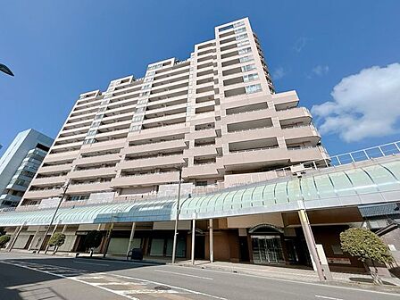 価格には消費税を含みます。内覧ご希望の方は、まずお電話くださいませ。