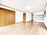 リビング/ダイニング：【リフォーム済】内外装リフォームを行いました。クロス張替え、フロアタイル上張りを行いました。