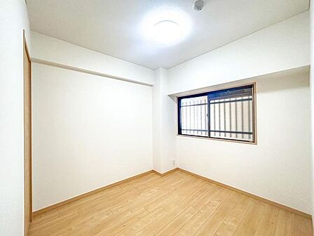 【リフォーム販売】リフォーム中です。約4.5帖洋室です。