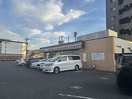 セブンイレブン倉敷商業高校西店まで徒歩約8分（約550ｍ）