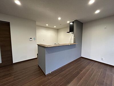 外観：【住宅ローン減税対象】価格には消費税、リフォーム費用を含みます。リフォーム中でもご案内可能。内覧希望の方はお電話ください。