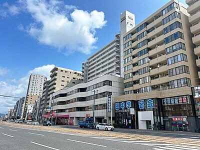 外観:【住宅ローン減税対象】価格には消費税を含みます。内覧希望の方はお電話ください。 外観:【住宅ローン減税対象】価格には消費税を含みます。内覧希望の方はお電話ください。
