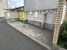 その他：【共用部分】マンションの敷地内にゴミ置き場が設置されています。