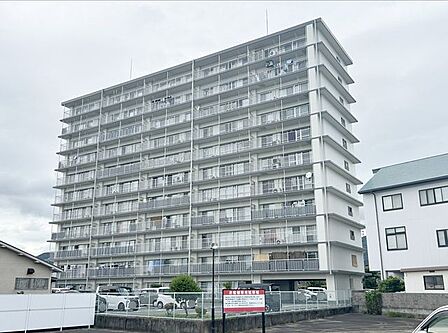 【リフォーム企画中】マンションの南側からの写真です。