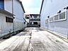 駐車場：駐車スペースは4台分です。