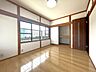 室内：【リフォーム済】2階南側洋室。クロス張替えを行いました。また、壁を作り、お部屋を仕切る工事をいたしました。
