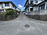 その他：【前面道路】奥右手が該当住宅です。接道は私道（約3.9M）で持ち分1/2です。
