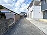 外観：【現況販売】外観別アングルの写真です。こちらのスペースにも駐車可能です。