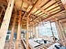 室内：【リフォーム中・9/20撮影】フローリングに変更します。クロス張替、建具・照明の新品交換等を行います。