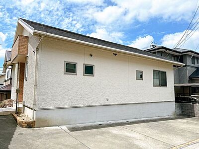 外観:【リフォーム中・10/5撮影】価格には消費税、リフォーム費用を含みます。リフォーム中でもご案内可能。内覧希望の方はお電話ください。 外観:【リフォーム中・10/5撮影】価格には消費税、リフォーム費用を含みます。リフォーム中でもご案内可能。内覧希望の方はお電話ください。
