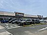周辺：スーパー サンリブしみず店まで1500ｍ徒歩20分、車5分。薬局も併設しており横には回転寿司の寿司虎があり、道路向かいには大型の100円ショップがあります