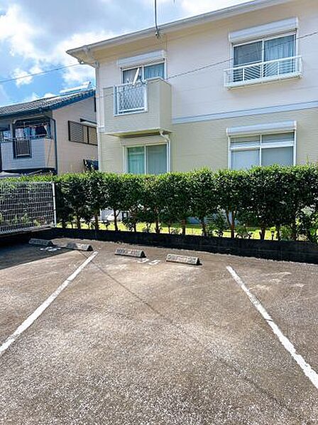 【駐車場】1台駐車場がございます。