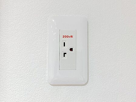 【同仕様写真】エアコン用のコンセントも新設予定です。各居室にエアコンを設置できるようになるので購入後にエアコンを設置しても困りませんね。