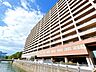 リビング/ダイニング：【現地外観】平面・機械式駐車場/有（月額6000～9500円、 空き状況は管理会社へ要確認）