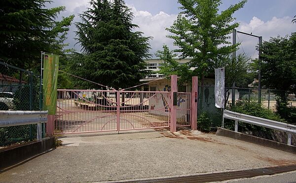 【小学校】川西市立　桜が丘小学校まで376ｍ