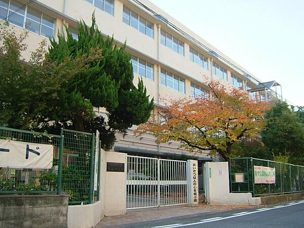 画像18:【中学校】西宮市立　浜脇中学校まで802ｍ