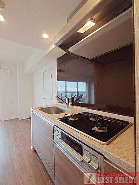 隣地がなく角部屋につき陽当たり・通風良好!