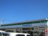周辺：ファミリーマート岡崎元欠町店大通り沿いにあり、広々とした駐車場があります。 650m