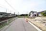 外観：＊南西側前面道路＊幅員約4ｍです。軽自動車やコンパクトカーなど小回りの利くお車での通行が便利です。