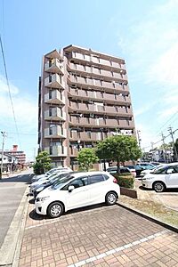 外観:9階建てのマンション、8階部分となります。周辺環境も充実しており住みやすい住環境です。 外観:9階建てのマンション、8階部分となります。周辺環境も充実しており住みやすい住環境です。
