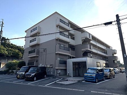 スーパーや薬局、コンビニまで徒歩10分圏内で、お買い物にも便利な住みやすい住環境です。