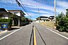 外観：前面道路幅員約8ｍです。
