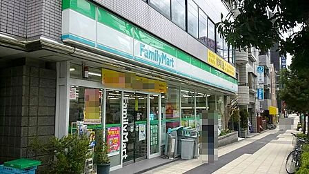 ファミリーマート北河堀店：徒歩4分（300ｍ）