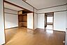 室内：隣の居室と繋げて1部屋としてもご使用いただけます
